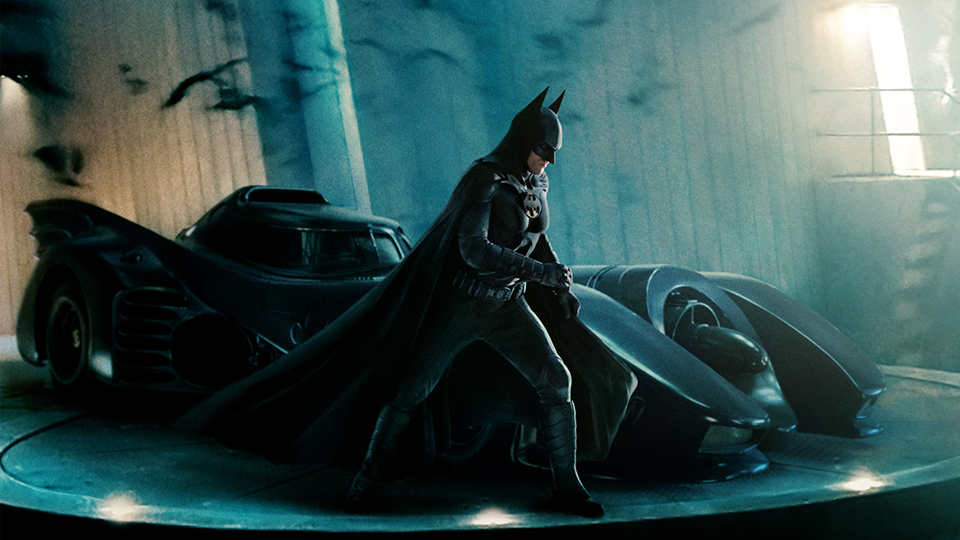 Neues The Flash Poster zeigt Batmobile und Batcave Titel